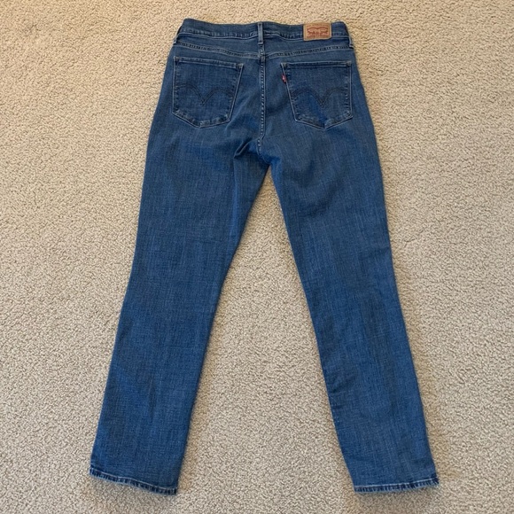 Levi's Women's Classic Straight Leg Denim Jeans (size 29) or 8M - Picture 4 of 10